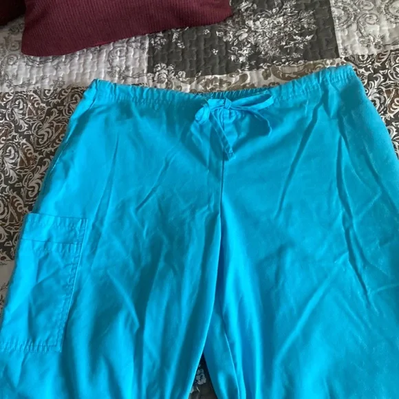 Lightweight Scrubs - Picture 12 of 12